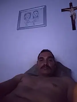 Snapshot of azulcrema18 chatting on 18, 6, 2026 azulcrema18 online show from 18, 6, 2026