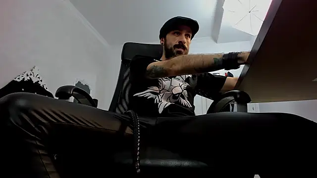 Snapshot of AxelColton chatting on 2, 1, 2025 AxelColton online show from 2, 1, 2025