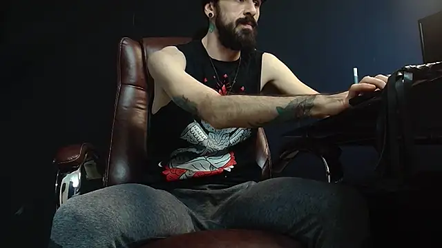 Snapshot of AxelColton chatting on 13, 1, 2025 AxelColton online show from 13, 1, 2025