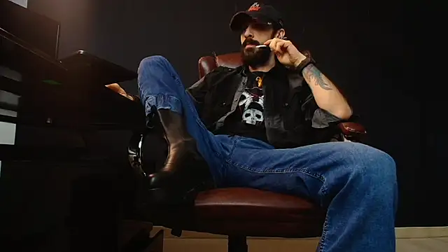 Snapshot of AxelColton chatting on 15, 1, 2025 AxelColton online show from 15, 1, 2025