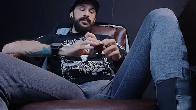 Snapshot of AxelColton chatting on 2, 2, 2025 AxelColton online show from 2, 2, 2025