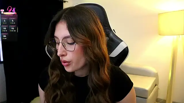 Daisha Riley online show from 10, 10, 2025