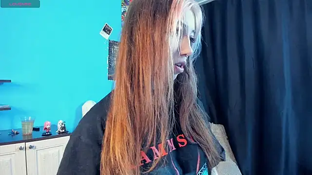 Snapshot of _Mindy_ chatting on 17, 1, 2025 Mindy online show from 17, 1, 2025