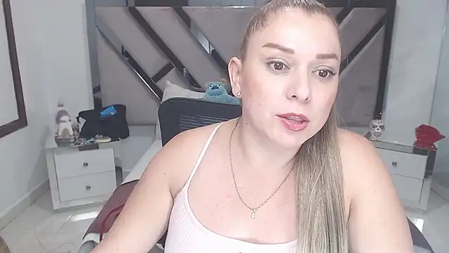 Snapshot of natalia5560 chatting on 11, 3, 2025 natalia5560 online show from 11, 3, 2025