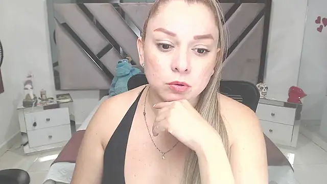 Snapshot of natalia5560 chatting on 13, 3, 2025 natalia5560 online show from 13, 3, 2025