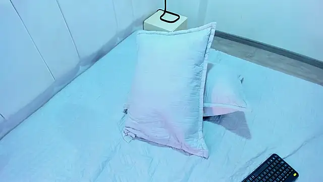 AbrilSonne online show from 16, 2, 2025