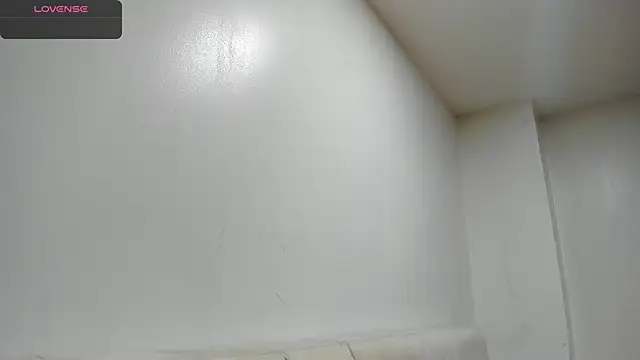 AbrilSonne online show from 6, 3, 2025