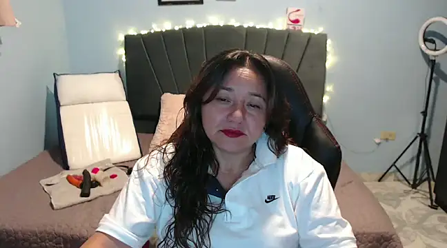 AngelRouss online show from 1, 2, 2025