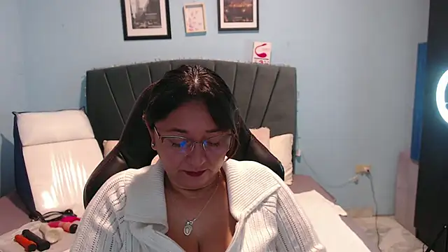 AngelRouss online show from 1, 3, 2025