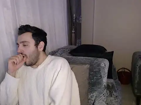 handsomeee04 online show from 16, 4, 2026