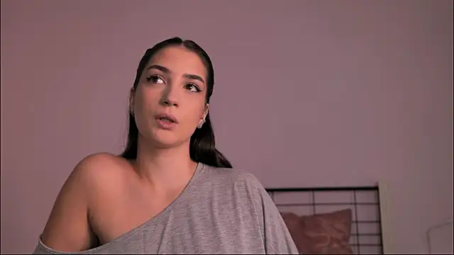 Snapshot of Naalani chatting on 13, 10, 2025 Naalani online show from 13, 10, 2025