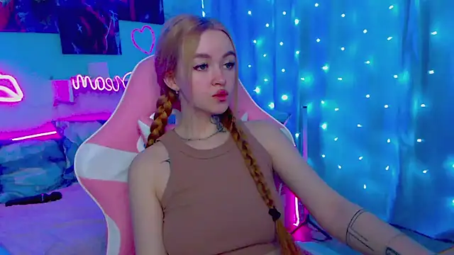 Snapshot of Naughty_Mable chatting on 7, 2, 2025 Naughty Mable online show from 7, 2, 2025