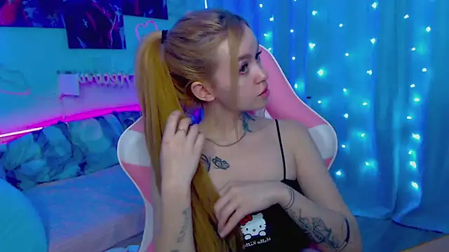 Snapshot of Naughty_Mable chatting on 27, 2, 2025 Naughty Mable online show from 27, 2, 2025