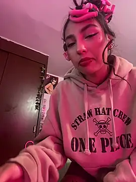 lauuraww online show from 5, 3, 2025