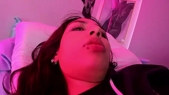 lauuraww online show from 9, 3, 2025