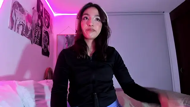 lauuraww online show from 10, 3, 2025