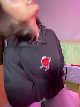 lauuraww online show from 18, 3, 2025