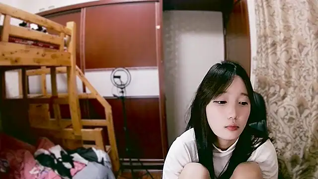 lulu-2002 online show from 5, 1, 2025