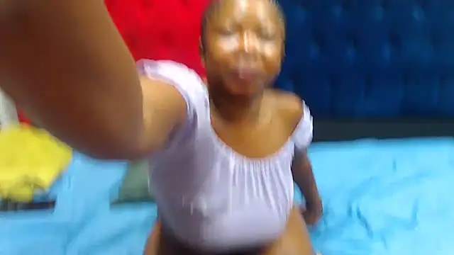 Snapshot of EROTIC_BARBIE28 chatting on 5, 3, 2025 EROTIC BARBIE28 online show from 5, 3, 2025