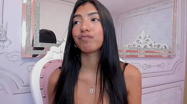 Snapshot of Daphne_Fox_ chatting on 8, 3, 2025 Daphne Fox online show from 8, 3, 2025