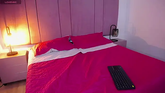 PamelaEvans   online show from 4, 2, 2025