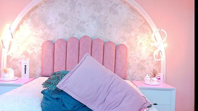 MiaLaurents online show from 22, 11, 2025