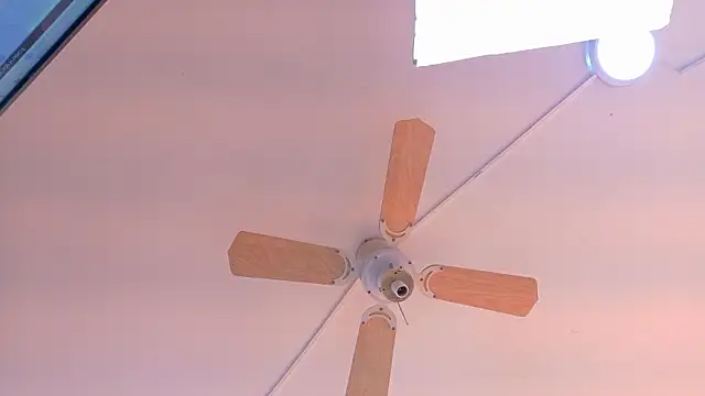 MiaLaurents online show from 15, 3, 2026