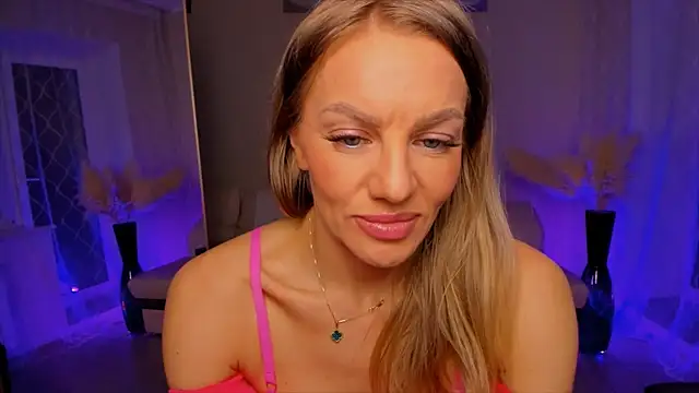Snapshot of Oliva_Candy chatting on 6, 5, 2026 Oliva Candy online show from 6, 5, 2026