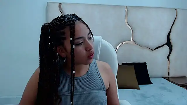 IsabellRodriguez18 online show from 29, 1, 2025