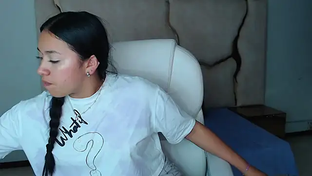 IsabellRodriguez18 online show from 28, 2, 2025