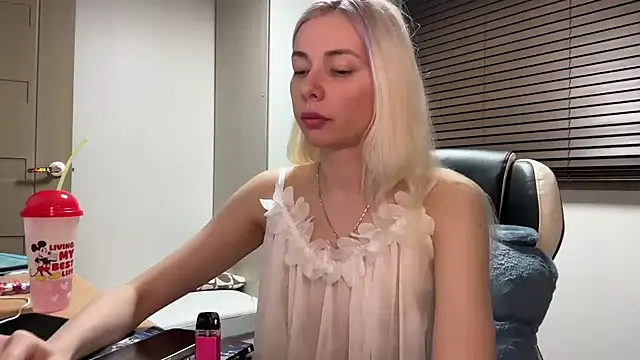 Snapshot of yunasuka chatting on 9, 1, 2025 yunasuka online show from 9, 1, 2025