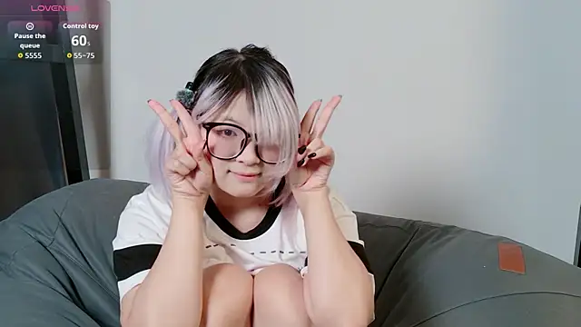 Yu UwU  online show from 4, 4, 2026