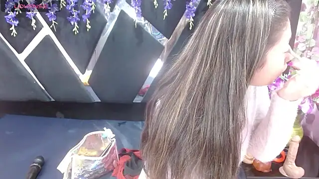 Snapshot of alison_deep chatting on 12, 3, 2025 alison deep online show from 12, 3, 2025
