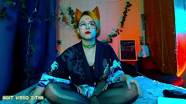 Snapshot of TrickyKitsune chatting on 8, 2, 2025 TrickyKitsune online show from 8, 2, 2025