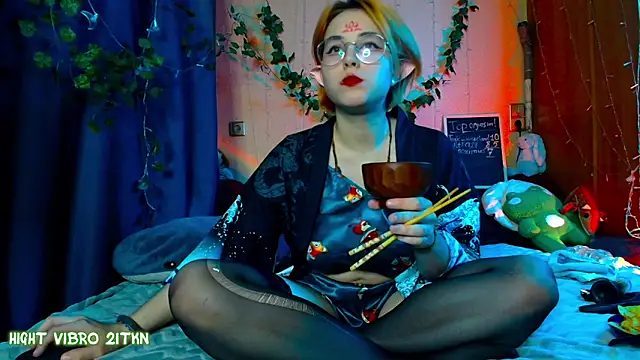 Snapshot of TrickyKitsune chatting on 9, 2, 2025 TrickyKitsune online show from 9, 2, 2025