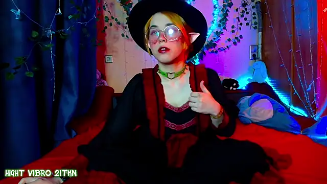 Snapshot of TrickyKitsune chatting on 15, 2, 2025 TrickyKitsune online show from 15, 2, 2025