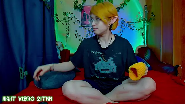 Snapshot of TrickyKitsune chatting on 11, 9, 2025 TrickyKitsune online show from 11, 9, 2025