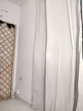 Mia WAll online show from 31, 12, 2024