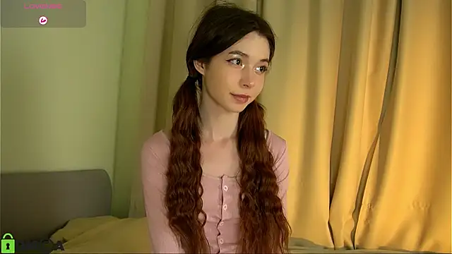Snapshot of LittleOriana chatting on 13, 2, 2025 LittleOriana online show from 13, 2, 2025