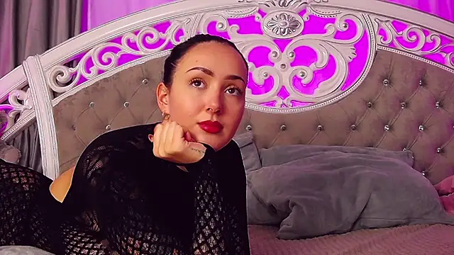 Snapshot of KimKhallifa chatting on 5, 10, 2025 KimKhallifa online show from 5, 10, 2025