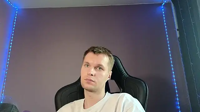 Leonnextdoor online show from 6, 3, 2025