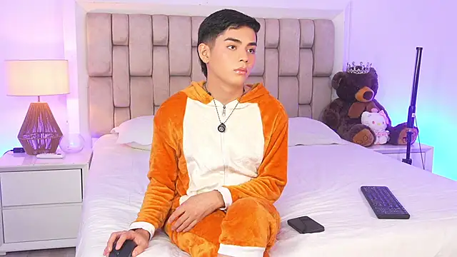 Snapshot of Maxi_little chatting on 11, 3, 2026 Maxi little online show from 11, 3, 2026