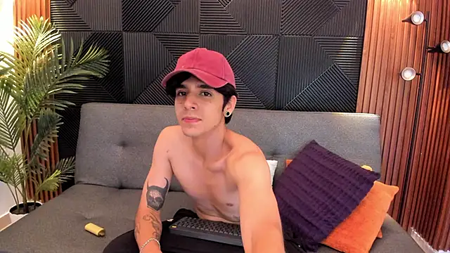 Snapshot of saul_novak chatting on 2, 1, 2025 saul novak online show from 2, 1, 2025