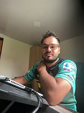 EMILIOHOT online show from 27, 4, 2026