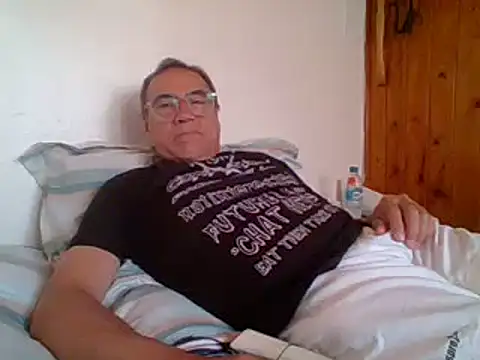 Snapshot of santiagon2015 chatting on 6, 2, 2025 santiagon2015 online show from 6, 2, 2025