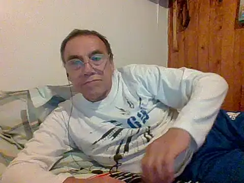 Snapshot of santiagon2015 chatting on 10, 2, 2025 santiagon2015 online show from 10, 2, 2025