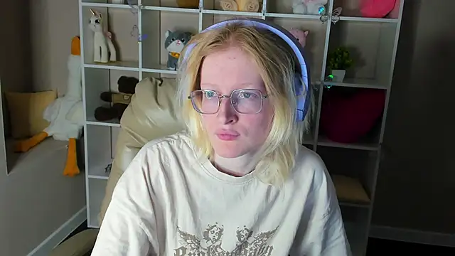 ElizabethHarpper online show from 15, 12, 2025