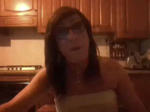 Snapshot of Tiabet chatting on 5, 3, 2026 Tiabet online show from 5, 3, 2026