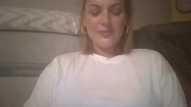 Snapshot of Gigi-Honey chatting on 19, 9, 2025 Gigi-Honey online show from 19, 9, 2025