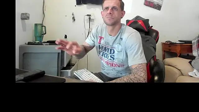 Snapshot of JamesMichael88 chatting on 1, 3, 2025 JamesMichael88 online show from 1, 3, 2025